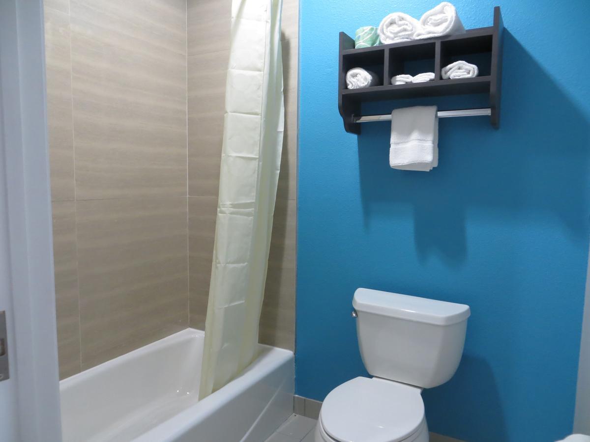 Haven Inn & Suites Willowbrook (Adults Only) Хьюстон Экстерьер фото