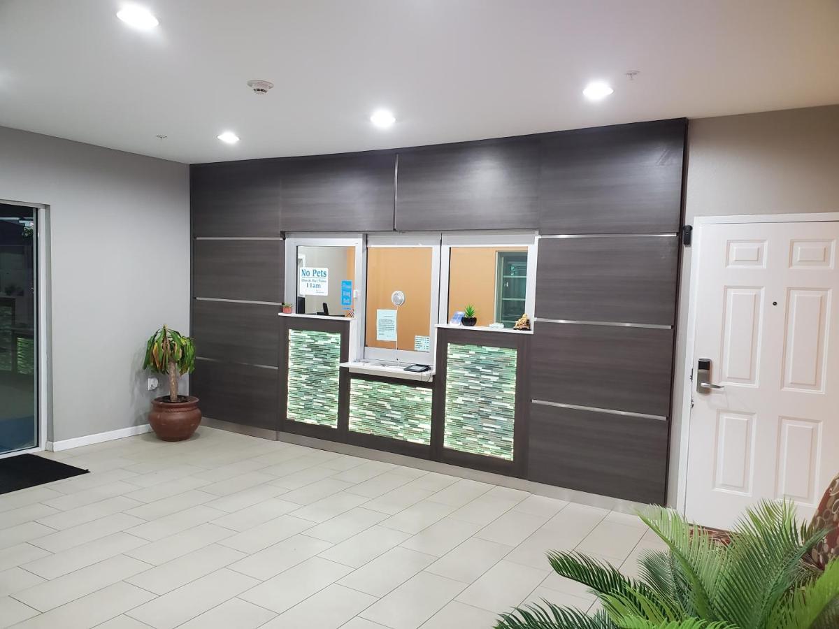 Haven Inn & Suites Willowbrook (Adults Only) Хьюстон Экстерьер фото